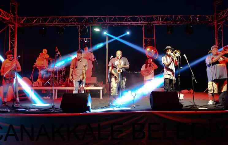  Ünlü Caz Grubu The Soul Rebels Çanakkalelileri Coşturdu 