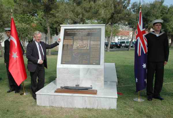  95 Yıl Önce Batırılan Avustralya Denizaltısı İçin Tören 