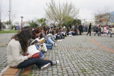  Kepez Meydanında Kitap Okuma Etkinliği 