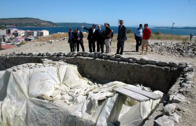  Vali Tuna, Maydos Kilisetepe Höyüğü Kazı Bölgesini İnceledi 