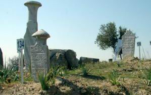  Yeniden Düzenlenen Tarihi Türk Mezarlığı Ziyarete Açıldı  