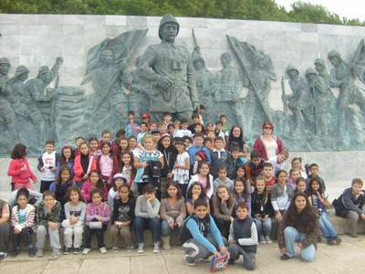  Çanakkale Koleji Öğrencilerinden Şehitliklere Gezi 