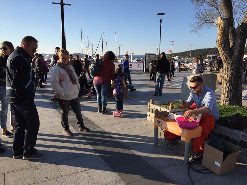  Seramik Müzesinden Kordon Boyunda Canlı Performans 