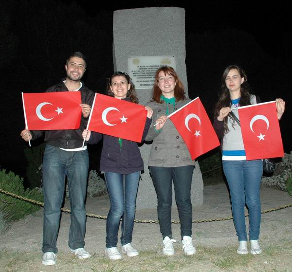  İstanbul Üniversitesi Öğrencilerinden Gelibolu Yarımadası’nda Anlamlı Tören 
