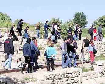  Troia Antik Kentine Turist Akını  