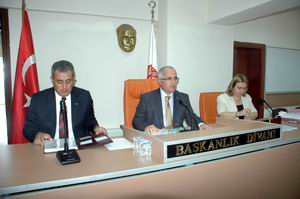  Vali Tunadan Yatırımcı Kuruluşlara 2015 Çağrısı 