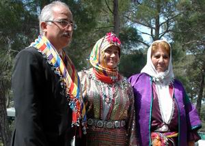  Vali Eşine Türkmen Kıyafeti Yakıştı 