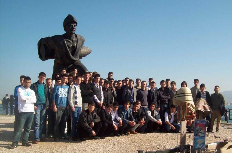  Çan Ülkü Ocağı Üyelerinden Şehitlik Ziyareti 