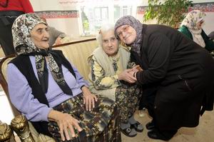  Yaşlıları Unutmadılar 