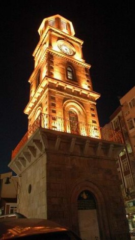 Çanakkale Saat Kulesi'nin Gece Görünümü