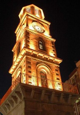 Çanakkale Saat Kulesi'nin Gece Görünümü