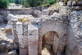 Ezine İlçesine Bağlı Dalyan Köyü Yakınlarındaki Alexandria Troas Antik Kenti