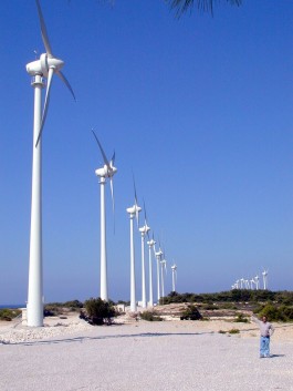 Bozcaada Batı Burnunda Elektrik Üretimi Yapan Rüzgar Gülleri