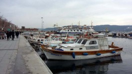 Kordon Boyundaki Balıkçı Barınağındaki Tekneler