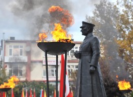Çanakkale Cumhuriyet Meydanındaki Atatürk Heykeli