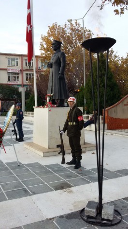 Çanakkale Cumhuriyet Meydanındaki Atatürk Heykeli