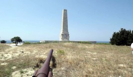 Gelibolu Yarımadası'ndaki Helles (İngiliz) Anıtı