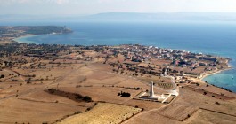 Gelibolu Yarımadası'ndaki Helles (İngiliz) Anıtının Havadan Görünümü