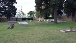 Çanakkale il merkezindeki İngiliz Mezarlığı'ndan (British Cemetery) Bir Görünüm