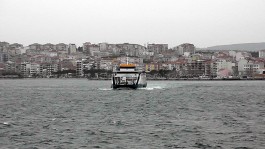 Kilitbahir Motoru ve Karşı Yakada Çanakkale 