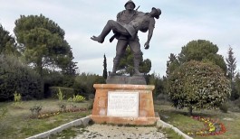 Mehmetçiğe Saygı Anıtı