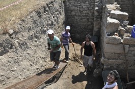 Çanakkale'nin Biga İlçesine Bağlı Kemer Köyünde Yer Alan Parion Antik Kentinden Görünüm