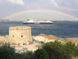 Kilitbahir Kalesi (Sarıkule) ve Çanakkale Üzerindeki Gökkuşağı