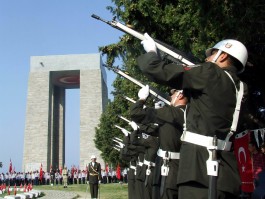 Çanakkale Şehitler Abidesi'nde Düzenlenen Bir Tören