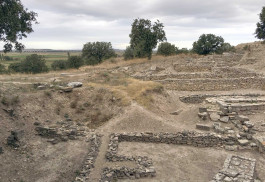 Troia Antik Kenti'ndeki Tarihi Kalıntılardan Genel Görünüm