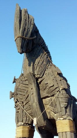 Çanakkale'de Kordon Boyundaki 'Troy Atı'