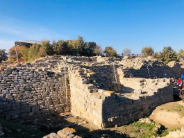 Troia Antik Kenti'ndeki Tarihi Kalıntılardan Genel Görünüm