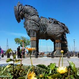 Çanakkale'de Kordon Boyundaki 'Troy Atı'