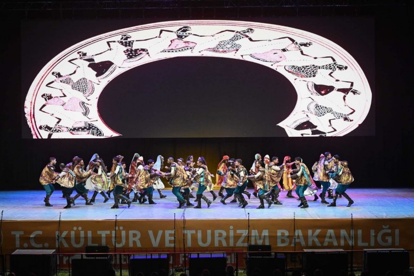  Anadolu Ateşi Dans Grubundan Çanakkale’de Muhteşem Gösteri 