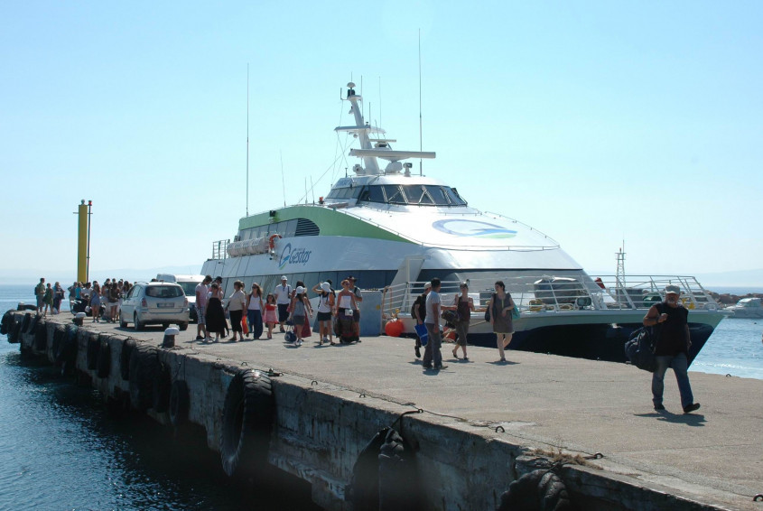  Çanakkale - Bozcaada Deniz Otobüsü Seferleri Sona Eriyor 