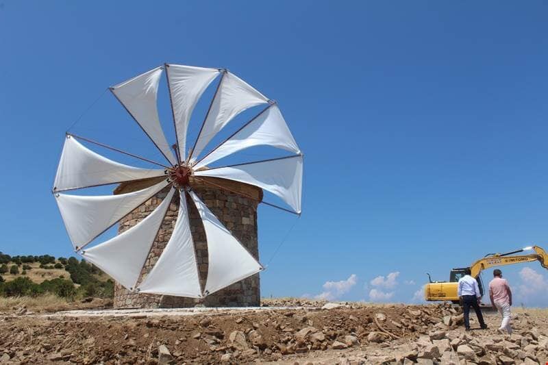  Bozcaada Yel Değirmenleri İle Şimdi Daha Güzel 