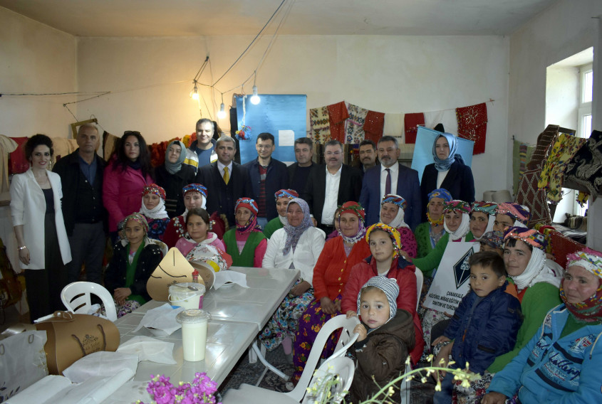  Köylü Kadınlar El Emeklerini Sanata Dönüştürdüler 