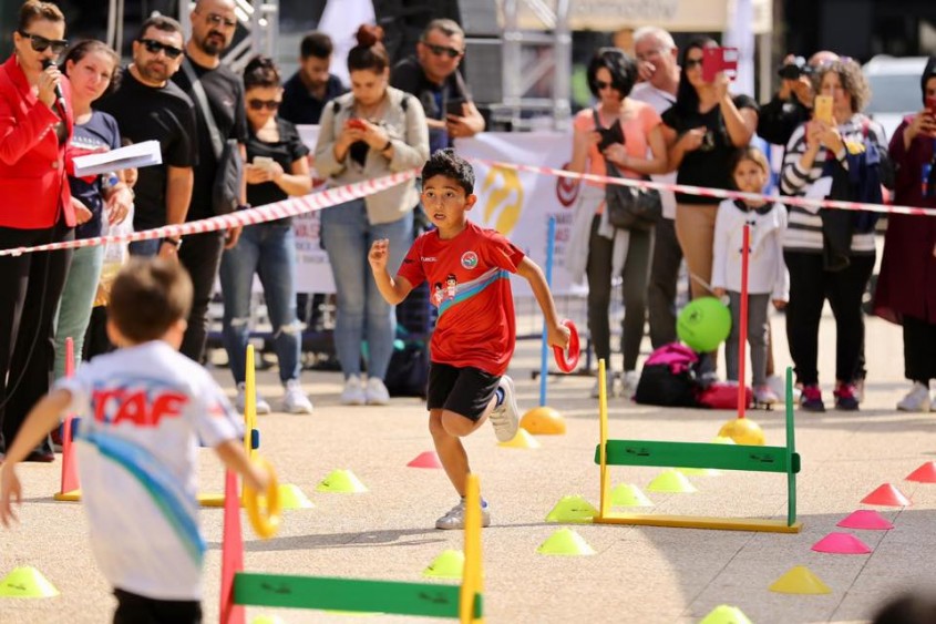  Çocuklar Atletizm Etkinliklerinde Doyasıya Eğlendi 