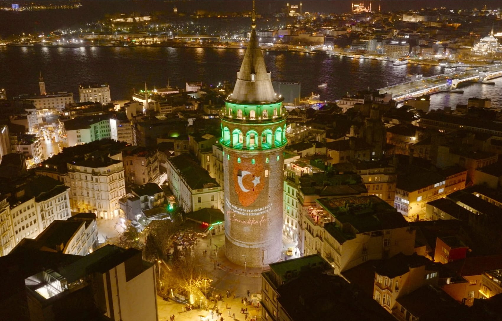  Galata Kulesi Çanakkale Deniz Zaferi İçin Özel Olarak Aydınlatıldı 