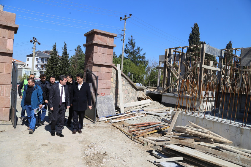  Hastane Bayırı Şehitliği’nde Düzenleme Çalışmaları Sürüyor 