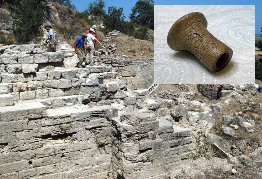  İşte Çanakkale’de Bulunan 3 bin 300 Yıllık Hançer Sapı 