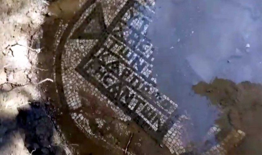  Çanakkale’de Kaçak Kazıda Zemin Mozaiği Bulundu 