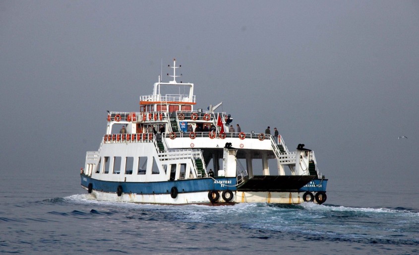  Çanakkale’de Feribot Seferlerine Fırtına Engeli 