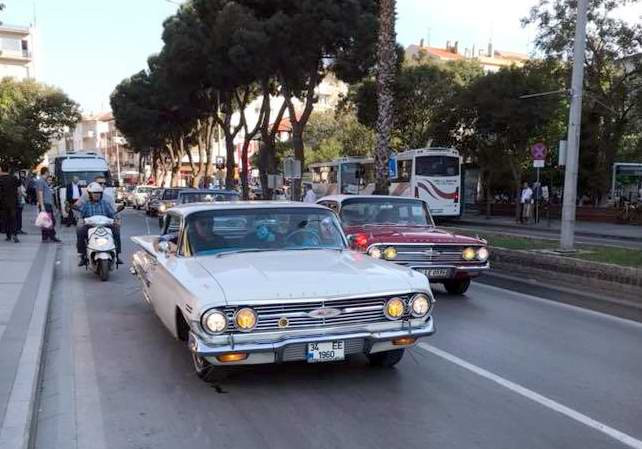  Çanakkale’de Klasik Araçlarla Nostalji Rüzgarı 