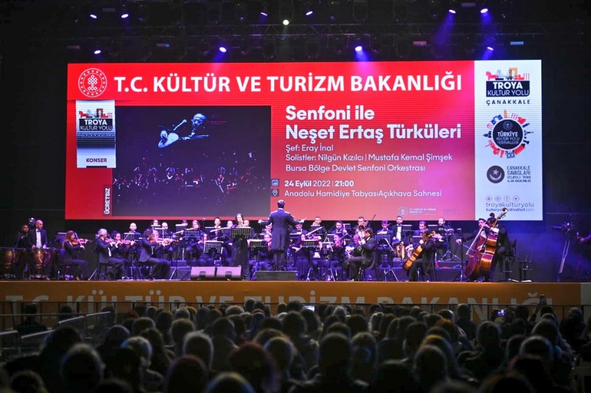  Neşet Ertaş Türküleri Senfoni İle Seslendirildi 