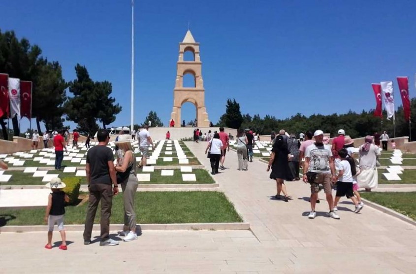  Şehitlikler Kurban Bayramı’da Ziyaretçi Akınına Uğradı 