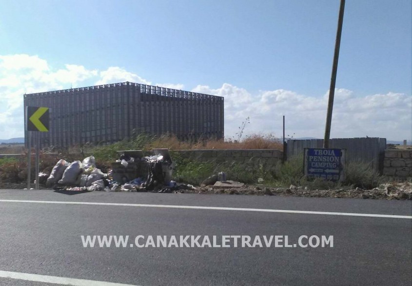  Çanakkale'de Turistik Köye Yakışmayan Manzaralar 