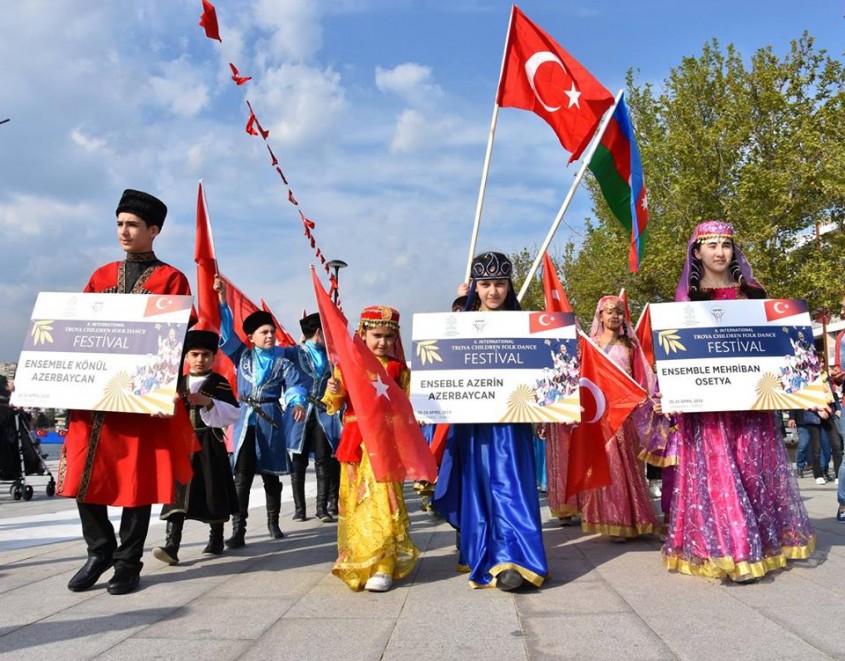  2. Uluslararası Troya Çocuk Halk Dansları Festivali Başladı 