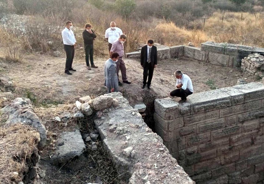  Vali Aktaş, Çanakkale Troas Bölgesi Arkeolojik Kazı Başkanlarıyla Bir Araya Geldi 