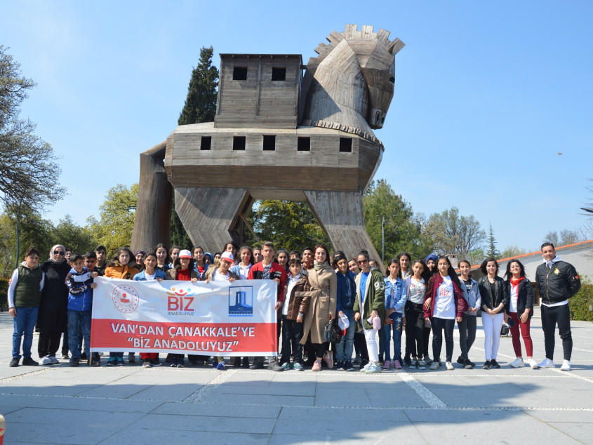  Van’lı Öğrenciler Çanakkale’yi Gezdi 