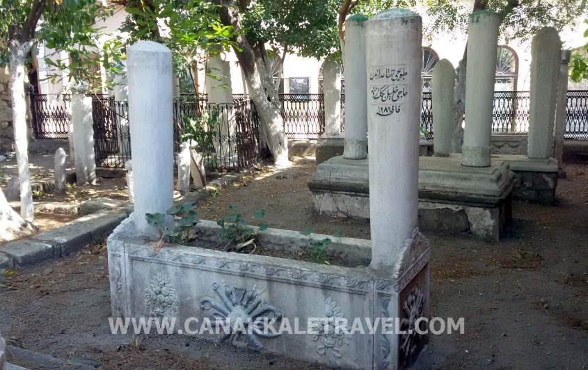  Yalı Camii’ndeki 200 Yıllık Mezarlarda Kimler Gömülü? 